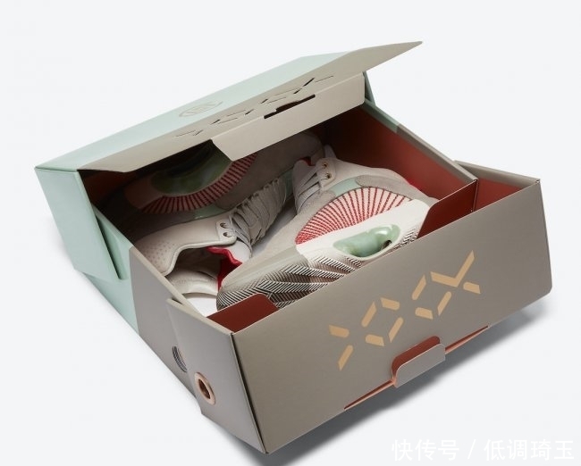 顶级排面!鞋王塔克上脚两双冠希兵马俑!下月登场