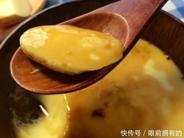 蒸鸡蛋,加水后直接蒸就大错特错!多做2步,细腻嫩滑,像豆腐脑