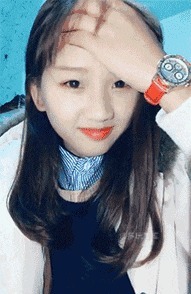 |搞笑GIF:走路玩手机后果很严重 原谅我不厚道的笑了