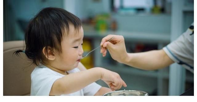 西红柿|夏季孩子脾虚积食多，少吃“2红”，多吃“2黄”，或能消积健脾