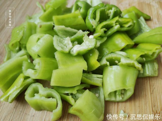  核桃油|吃了半辈子鸡蛋，第一回见这种做法，当菜又当饭，干香入味又好吃