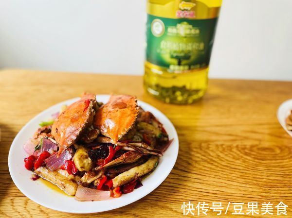 美味|#橄享国民味 热烹更美味#香辣蟹
