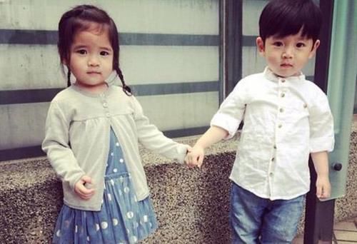 兄弟姐妹|龙凤胎一个交给奶奶养,一个交给外婆养,几年后差距竟然如此大