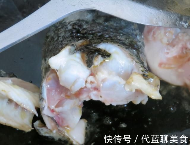 豆腐|炖鱼汤时,记住“2放2不放”技巧,鱼汤奶白无腥味,鲜香十足