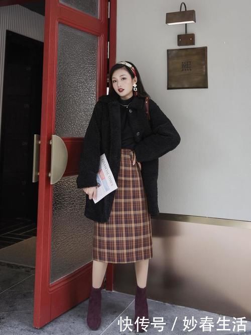 女人再懒,过年也少剪短发,这4款“丝巾长发”,时髦知性显脸小