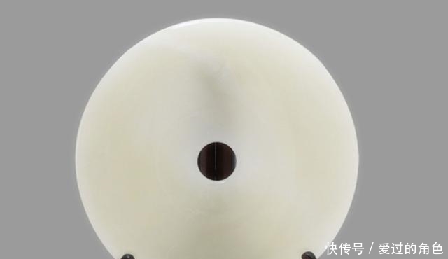 坟墓|这个人死后,40万人为他送葬,坟墓上的黄土更是用泪浇筑