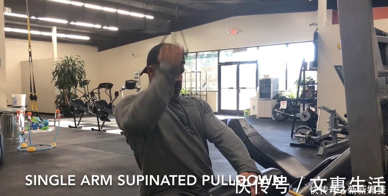 动作|哪8招独特的技巧，帮你打造和健身教练一样强壮的背部