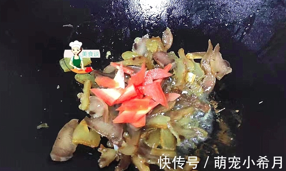 西兰花和此是绝配，简单炒就很香，隔三差五给孩子做，一盘不够吃