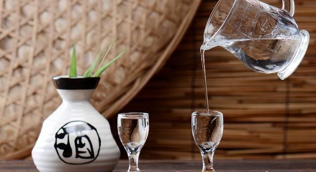 酱香|白酒香型哪种最好反正茅台的酱香都抵不过它,入口生津余味无穷