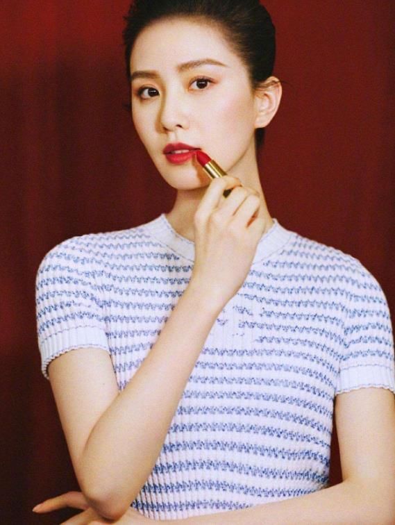 脸上有这5个“特性”的女生，平时都非常有气质，即便素颜也非常好看