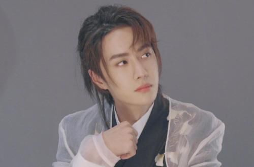 最佳演员最新投票排名：肖战仅第二，王一博第三，前三名竞争激烈