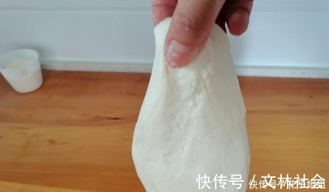 两口子周末这样吃午晚餐,不丰盛却舒心暖胃,网友简单的幸福