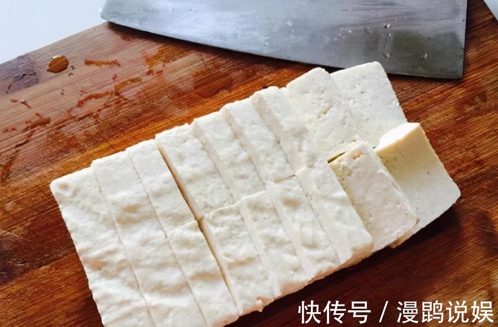 煎豆腐|煎豆腐时，不要直接下油锅，多加这一步，豆腐不碎不粘锅