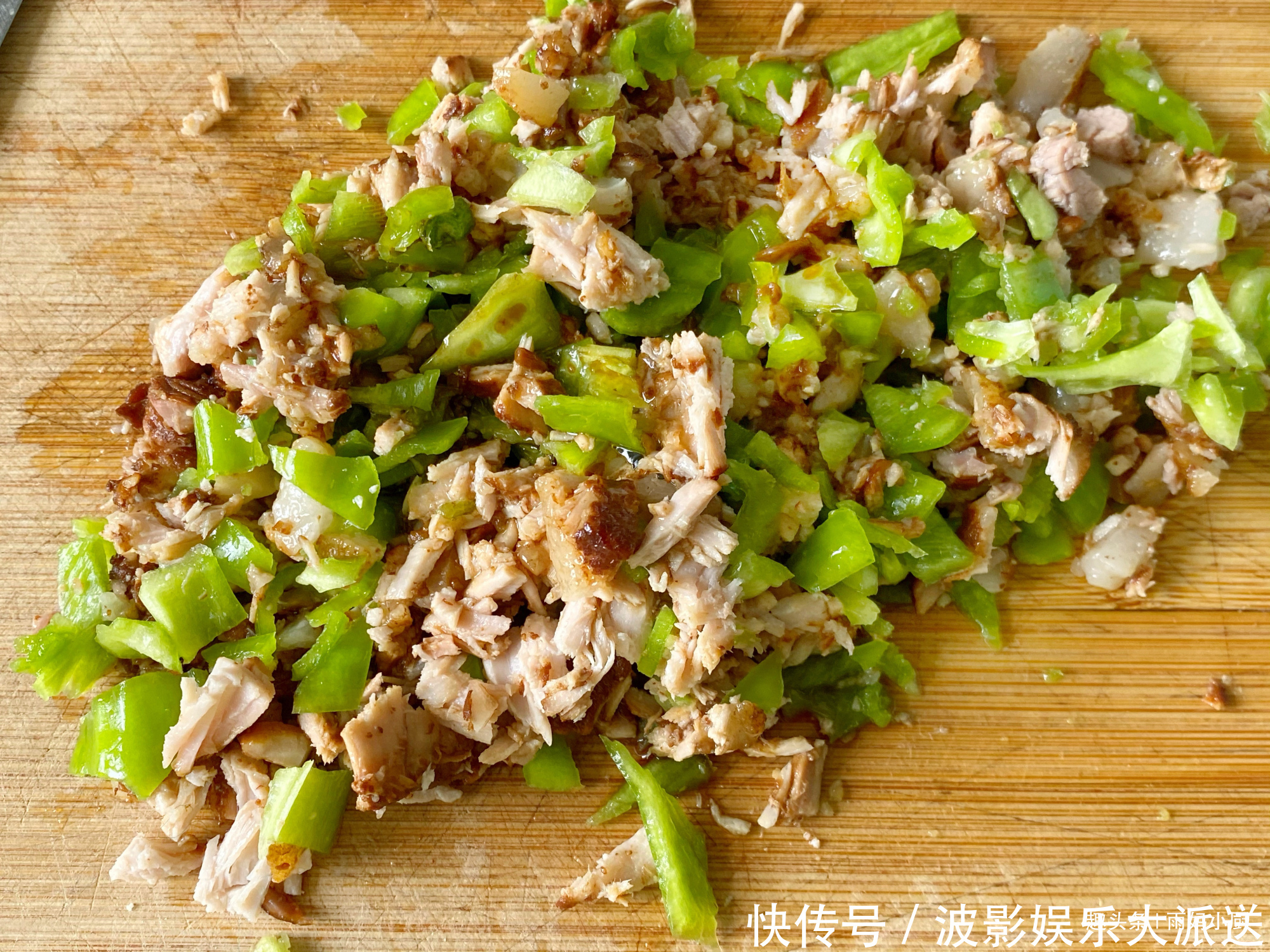 香嫩|想吃肉夹馍别再买了,自己在家做超简单,卤肉香嫩一次吃两过瘾