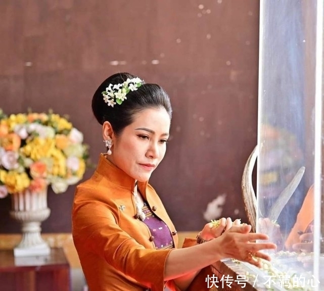 诗妮娜要升级成泰国王后啦!气质够端庄,泰王一意孤行谁劝都没用