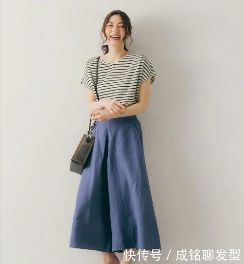 放弃老套的“大妈装”!试试减龄又百搭的条纹T恤,简单不失时尚