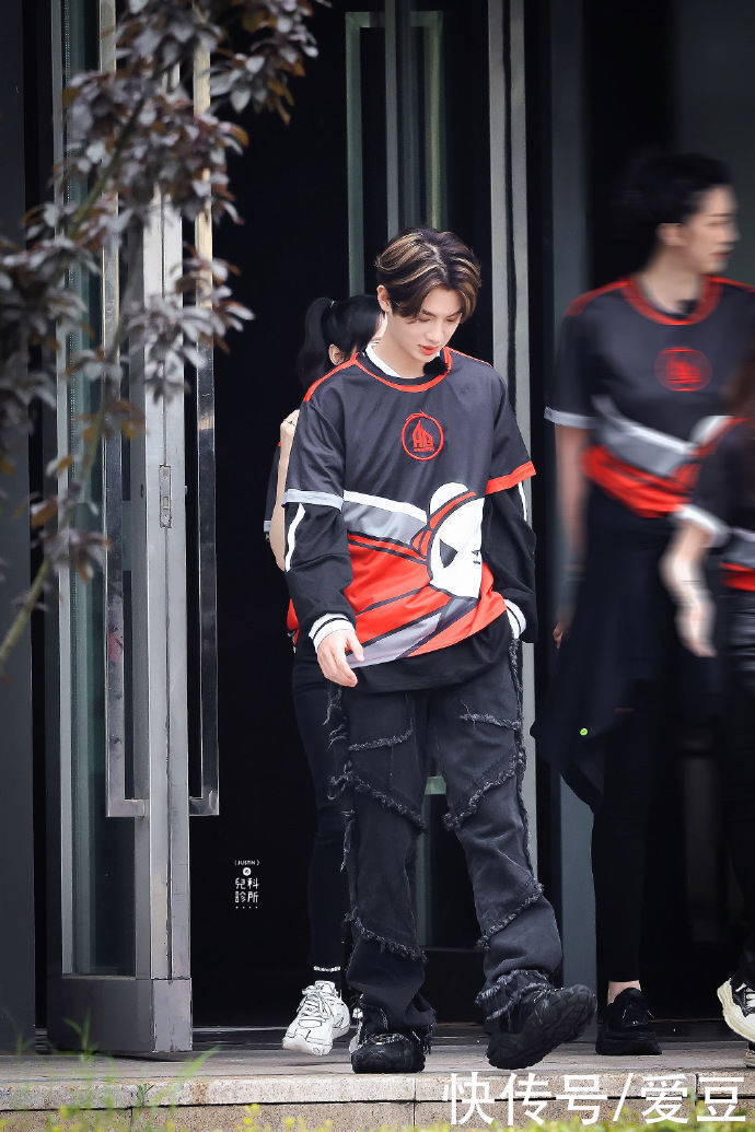 小贾|「Justin」「新闻」210830 黄明昊昨日录制《你我皆王者》路透 小贾职业梦完成进度50%