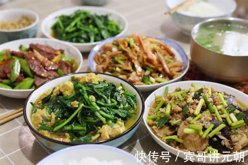 午餐|一家6口的“实惠”午餐,菜不精致但下饭,网友:正经过日子的人家