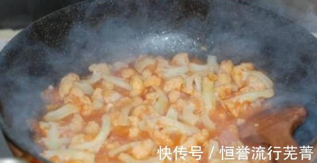 老少皆宜|教你一个花菜新吃法,和这道菜搭配,美味又开胃,老少皆宜!