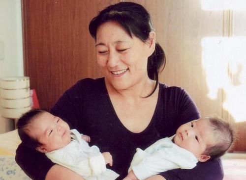 儿子|儿子闹着要妹妹,宝妈花300块买了一个,“兄妹”俩的互动笑翻网