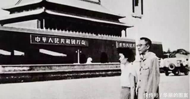 看清|溥仪晚年带妻子重游故宫，碰到一个老人，看清长相后溥仪脸色大变