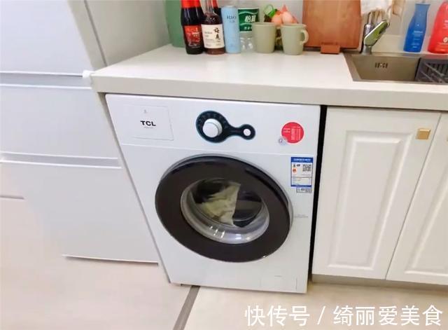 卧室|姑娘买下28㎡小家,利用2米9层高做夹层卧室,一个人住也太爽了