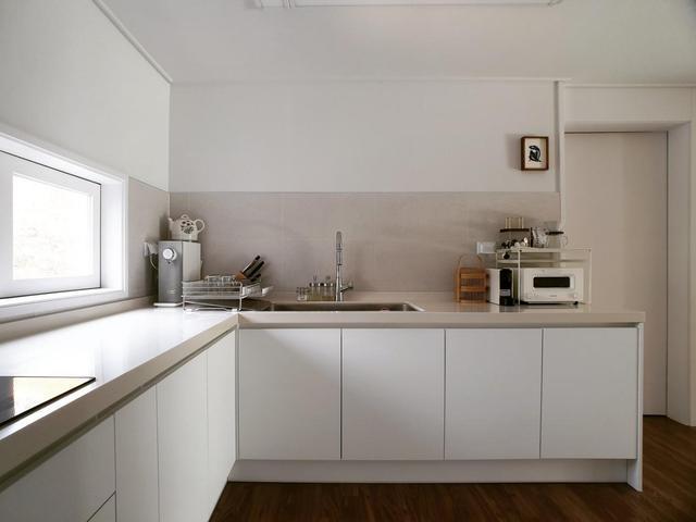 玻璃柜|一到月初就扔家具，85㎡干净得太赏心悦目了，再住10年也不会乱