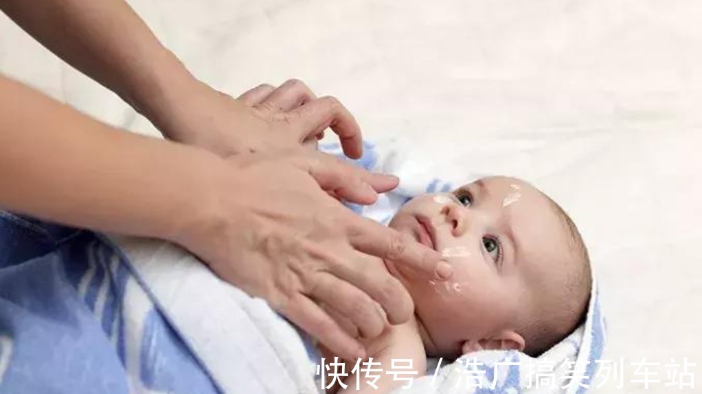 围嘴|宝宝长牙碰上秋天,皮肤长口水疹怎么办?妈妈勤快护理为上策
