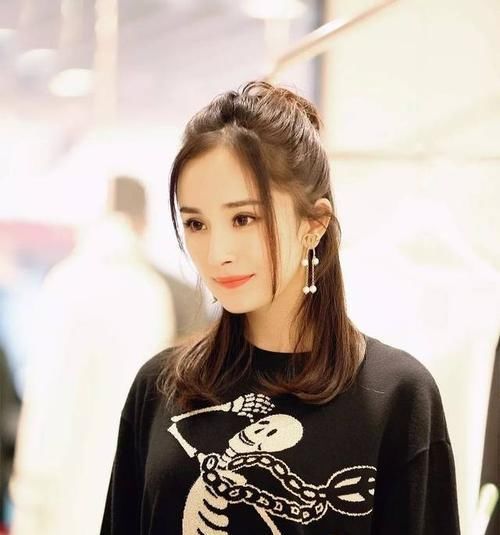 ?女人无论多少岁，扎头发记住3个技巧，简单耐看显气质