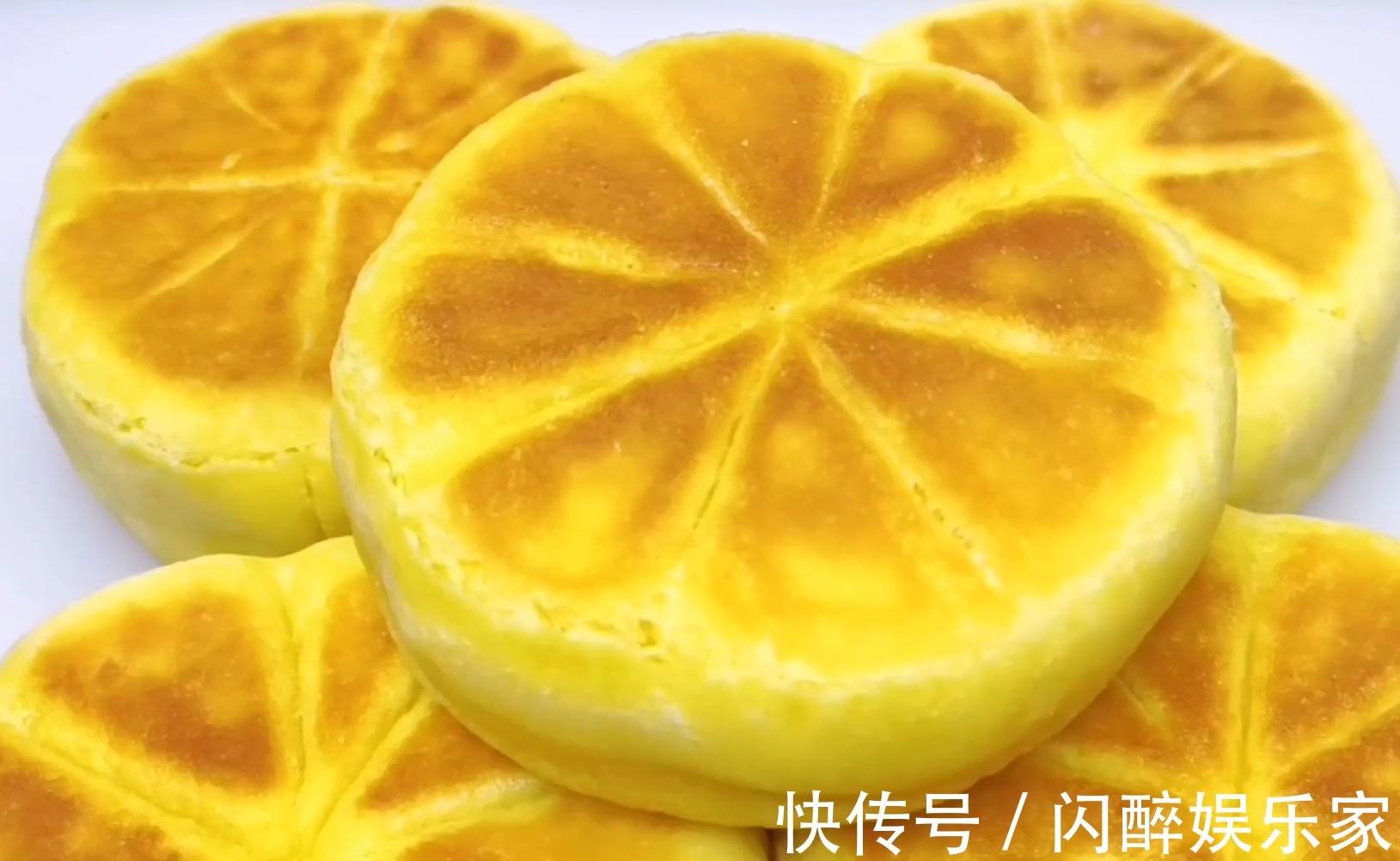 谷物醇|玉米面开水一烫,加一盒酸奶,金黄柔软好消化,孩子三天两头要吃