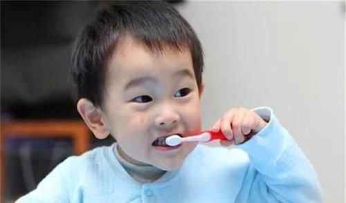 好习惯|孩子长出“鲨鱼牙”,妈妈疑惑送医检查,医生叹息家长太无知了