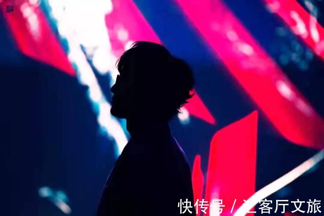 清明雨上|“過(guò)氣”網(wǎng)絡(luò)歌手,出道15年第一次上綜藝,演唱會(huì)更是一票難求!