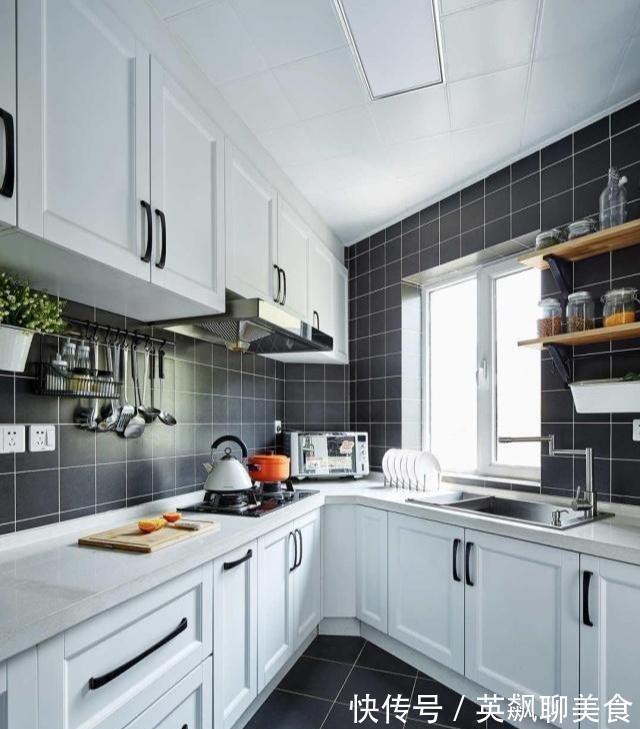 三口之家|55㎡奇葩两居巧规划,不敢浪费半平米,衣帽间、浴室真像样,跪服