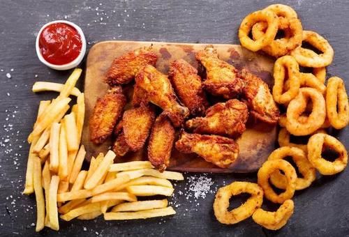 这3种食物女人要少吃，面部容易长斑，衰老快