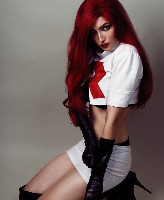 俄罗斯|俄罗斯正妹COS《黑礁》战斗女仆长 反差御姐战力爆炸