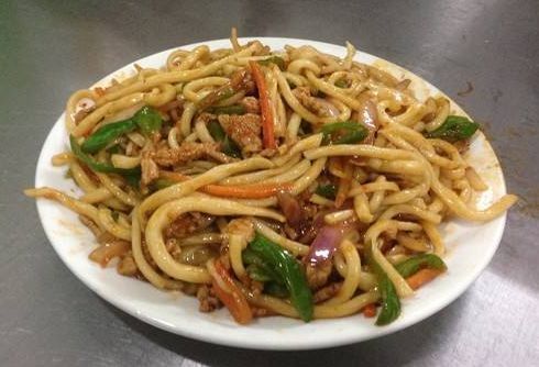  家常炒面时，面条煮熟过凉是错的这才是正确方法，面条根根分明