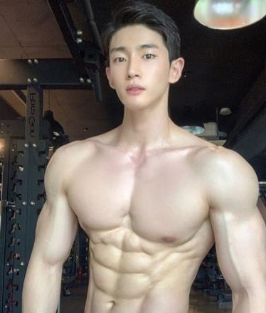 肌霸|韩国英俊男孩练出“龟甲腹肌”，吸引众多目光，只有18岁你信吗