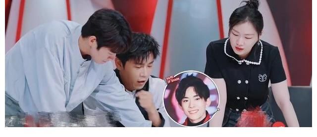 四个字|易烊千玺现身综艺荧屏，再现“四字”梗，但没想到是以这样的方式