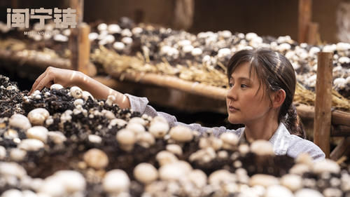 热依扎说水花让我感受到乐观坚韧的力量!她值得一个视后