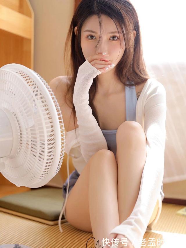 美女|什么样的美女才漂亮?五官精致,简单的穿搭就很清新靓丽,有活力