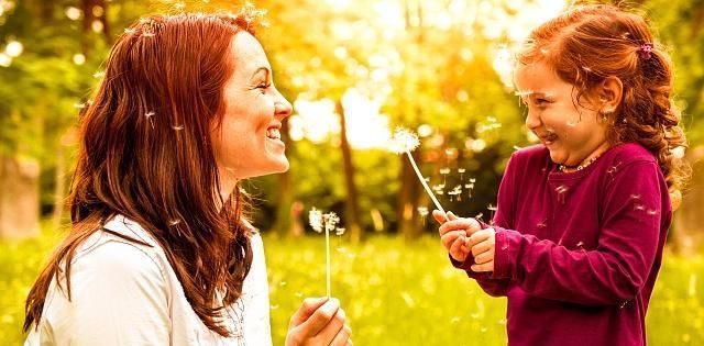 诋毁|优秀父母注意：一定不要在孩子面前做3件事，可能毁了孩子一生