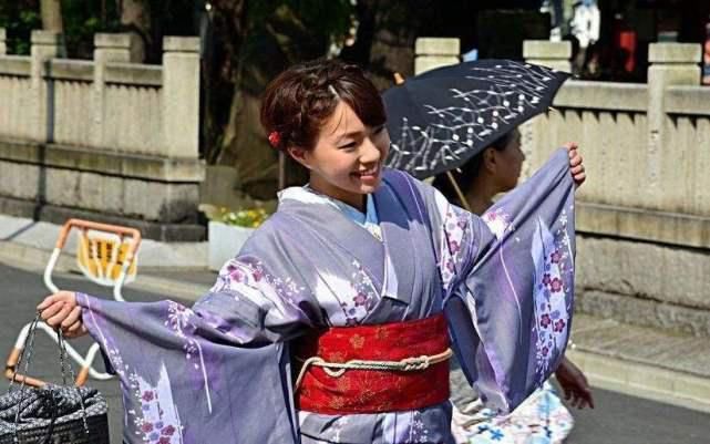 二战|二战，一个日本五口之家逃进原始森林，40年后变什么样了？