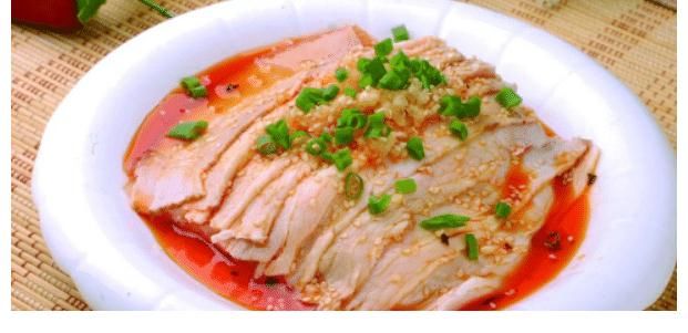 虾仁|蒜泥白肉，选用带皮后腿肉的坐臀部分，以突出肥瘦相联特色