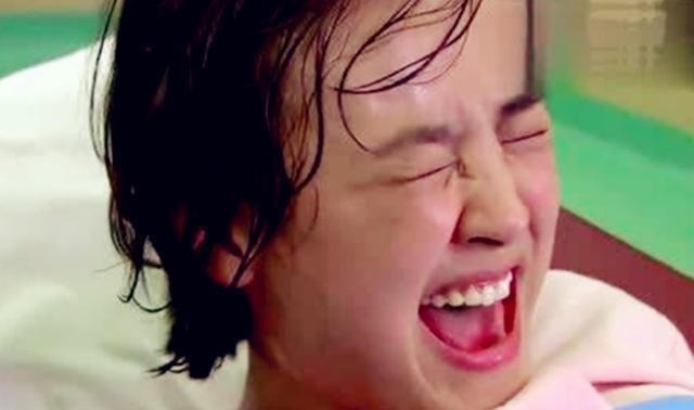 排泄物|孕妈在医院走廊突然生娃,急喊“快接住”,老公的表现让医生敬佩