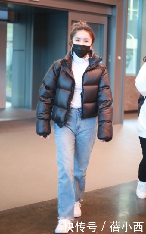 安崎|一直以为小个子女生没气场,看了安崎的机场新照,会穿真的很重要