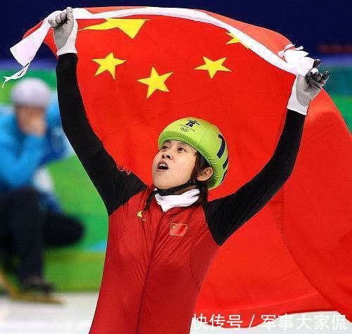 |王濛拿了4块金牌,没有成为鸟巢火炬手!她幽默讲述:我为啥背手