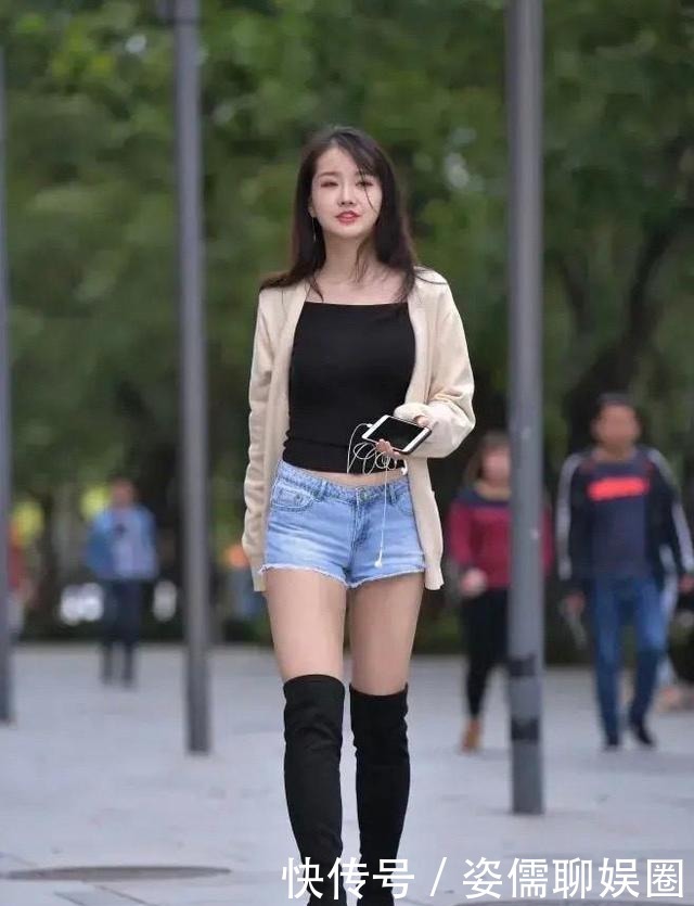  气质|牛仔裤这样的搭配方式，展现时尚大方气质，给人清新自然的感觉