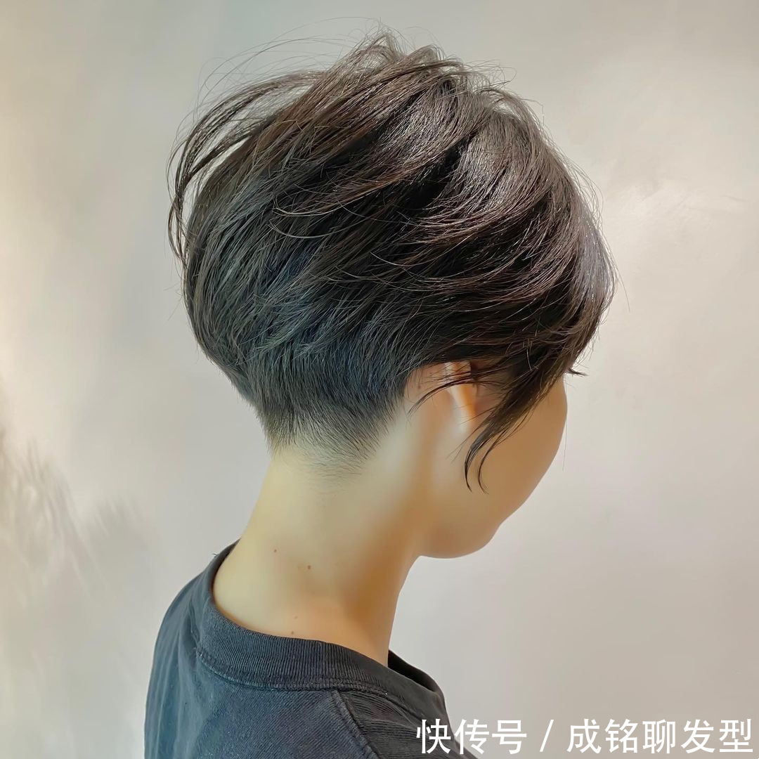 发型|适合老年人的“男人婆”发型,不烫不染又减龄,清爽干练好打理