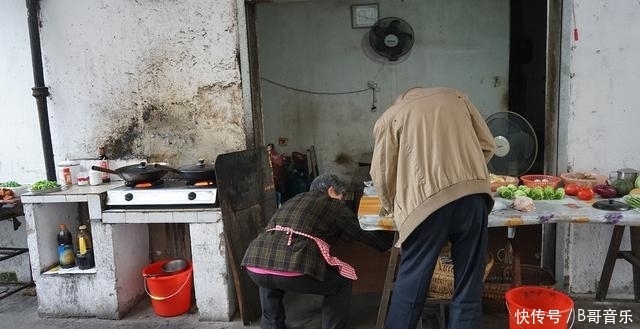 藏在破巷中的私房菜,五张桌子,一天营业两小时,想吃要提前预约