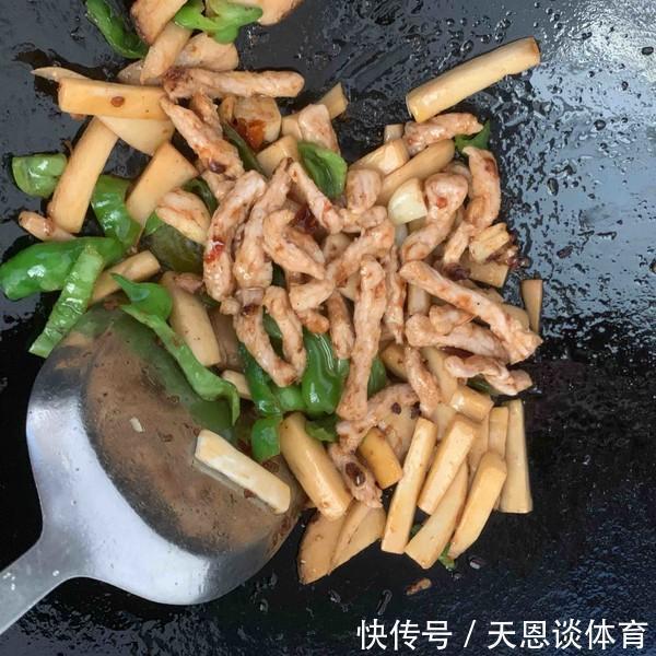 新鲜肉|刚从冰箱中拿出来的冻肉，千万不要加水泡，用这一招吃着像新鲜肉